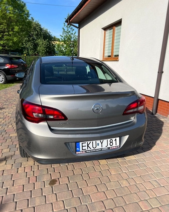 Opel Astra cena 36600 przebieg: 146598, rok produkcji 2017 z Kutno małe 154